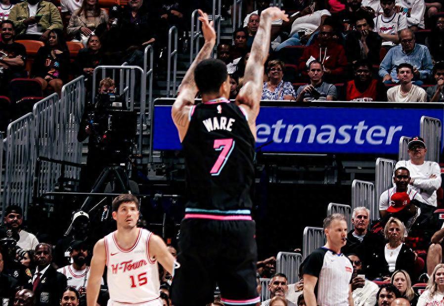 hth开云体育app-空砍32+6+8！杜兰特赛后谈小贾，乌度卡还在甩锅，火箭对不起小谢